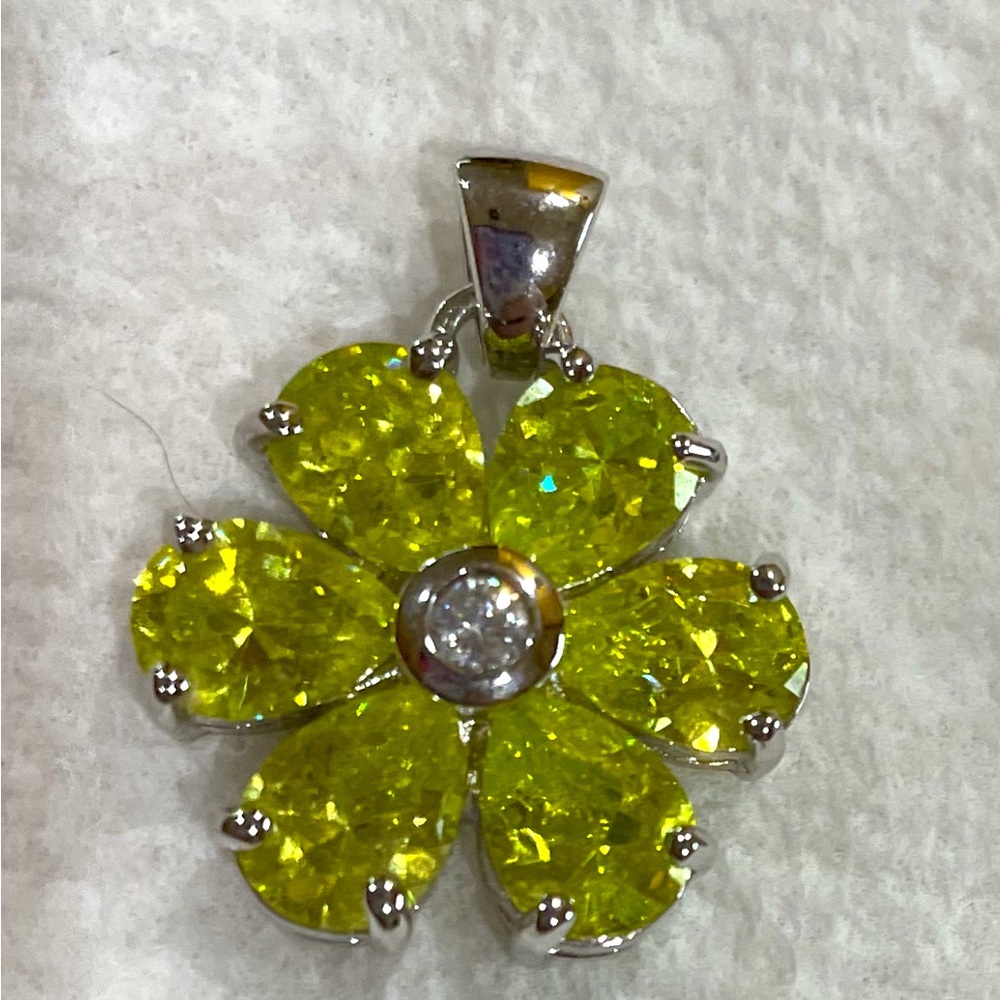 Beautiful Peridot (August) Flower Cluster Pendant set in Sterling Silver